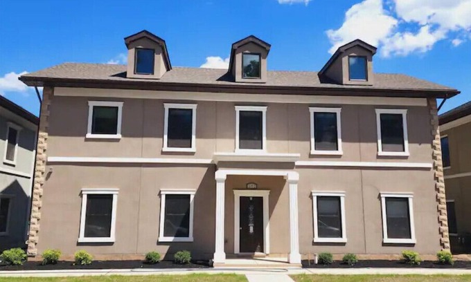Downtown Niagara Falls House | Townhomes at the Falls - 312 C lower - Buffalo Aven2 Blocks from the Falls!