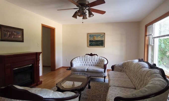 Central Business District House | Townhouse 3BR/1.5BA near Umass memorial Hospital