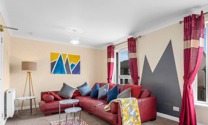 Dundee Apartment | TownHouse - 4 Rooms, 4 Double Beds