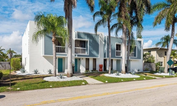 Palm Beach Shores House | Townhouse in Palm Beach Shores