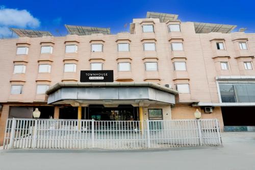 Gwalior Hotel | Townhouse Padav Square Gwalior Formerly Hotel Shelter