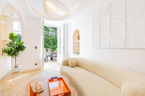 Montmartre Apartment | Townhouse Sacrée cœur Place du Tertre Montmartre