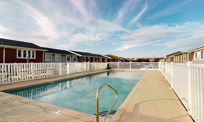Pine Knoll Shores Condo | Townhouse Style Condo with Great Ocean View and Shared Outdoor Pool