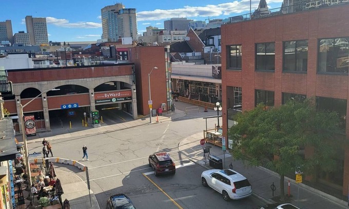 Gatineau House | Townhouse with Rooftop Patio in Byward Market