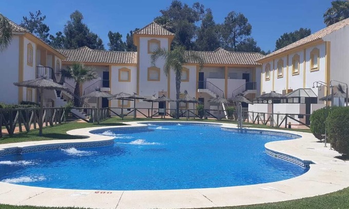 Islantilla House | Townhouse with terrace and pool 15 min from the beach.