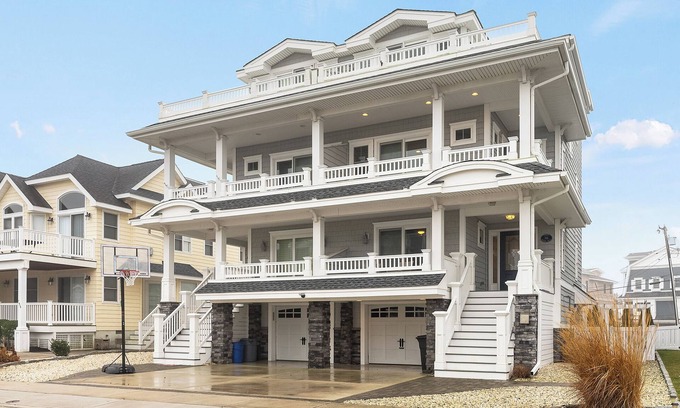 Avalon House | Townhouse with Water View