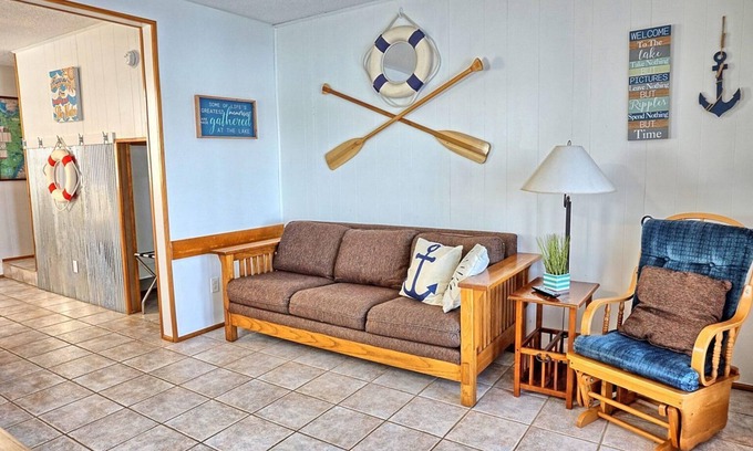 Eddyville House | Townhouses 2 & 4 (Sleeps 1-12) - Offer a Full Size Kitchen/Sitting Area, 2 Full size bathrooms with tub/shower units, 2 Queen beds, 1 twin bed, 2 Full Beds, & 1 Twin over Full Bunk Bed.