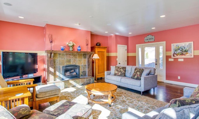 Lake Toxaway House | Toxaway Treasure
