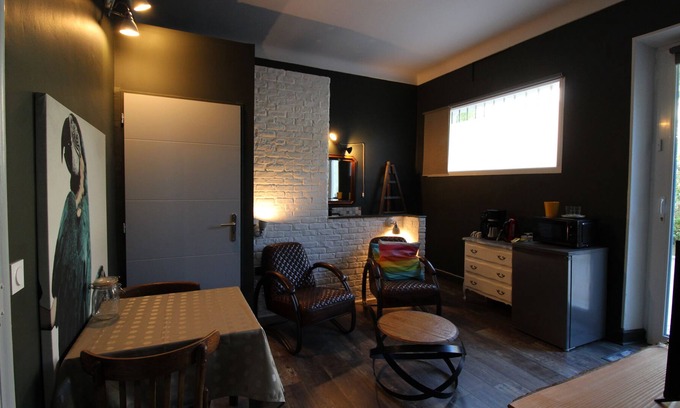 Cabannes Apartment | Très Belle Grande Chambre D'hôtes