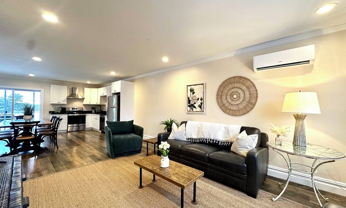 Newport East Apartment | Tradewind Haven - New 4-Bed Townhouse Near Newport