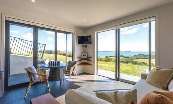 Surfdale Apartment | Tradewinds Apartment has some of the best views on Waiheke Island.