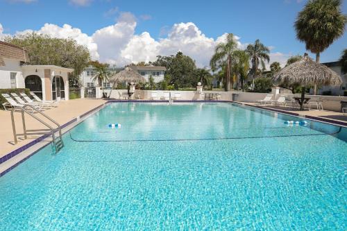 Clearwater Apartment | Tradewinds Retreat - Pool, 15 min to Clearwater Beach