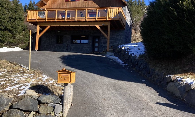 Besse-et-Saint-Anastaise Ski Chalet | -Traditional family cottage-