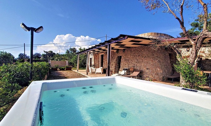Marina di Felloniche Villa | Traditional 3-unit estate, jacuzzi & beach access