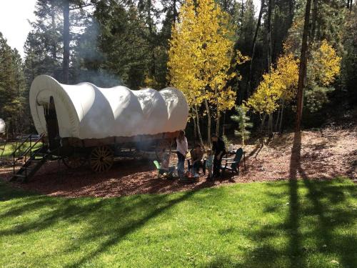 Alton House | Traditional Conestoga Wagon Perfect for a Family Getaway near Zion National Park, Utah