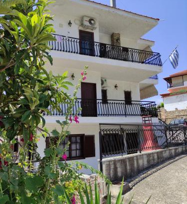 Neos Marmaras Apartment | Traditional Guest House