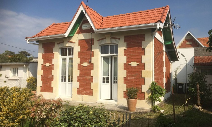 Soulac-sur-Mer Villa | Traditional house, style "villa soulacaise", near the beach