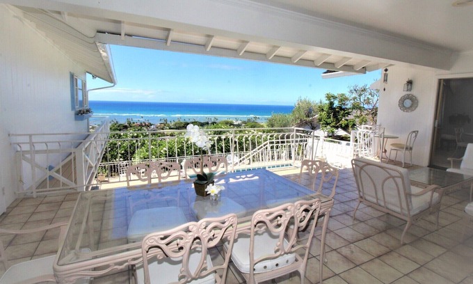 Waialae Iki Ridge House | Traditional Island Style Home with Amazing Ocean View and Private Pool