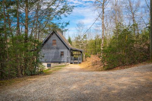 Pittman Center House | Trail Head by Stony Brook Cabins