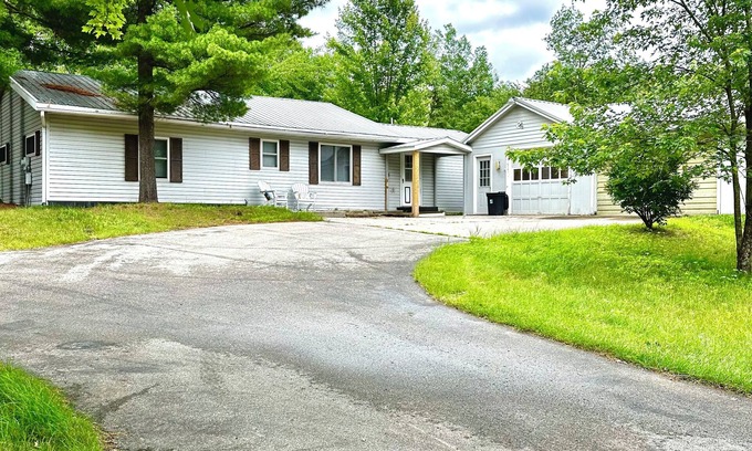 Crivitz House | Trails+R&R+H2O Falls+One Hour From Lambeau!