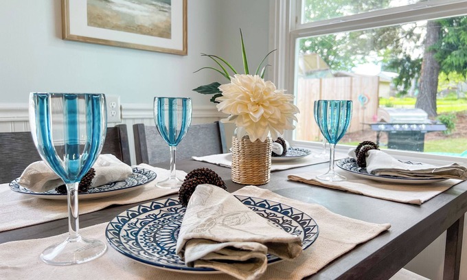 Everett House | Tranquil 2-bed house near Hospital, Park and Marina