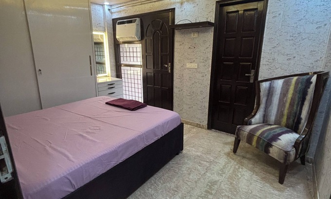 Hari Nagar Apartment | Tranquil 2-bedroom apartment in New Delhi with AC, WiFi
