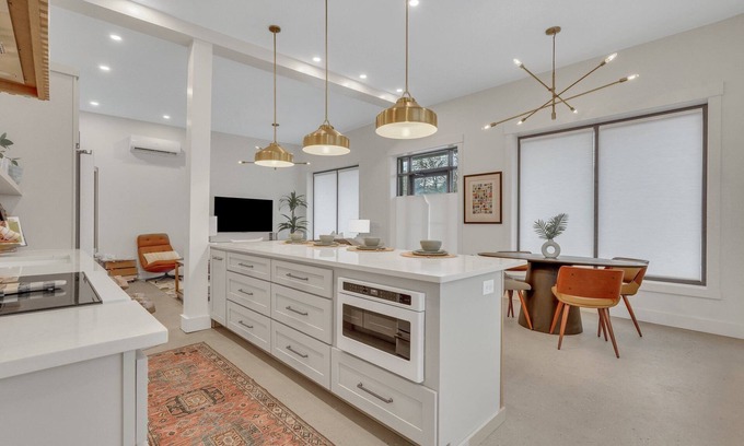 Historic Downtown Savannah Apartment | Tranquil 2-bedroom apartment in charming Savannah with AC, WiFi