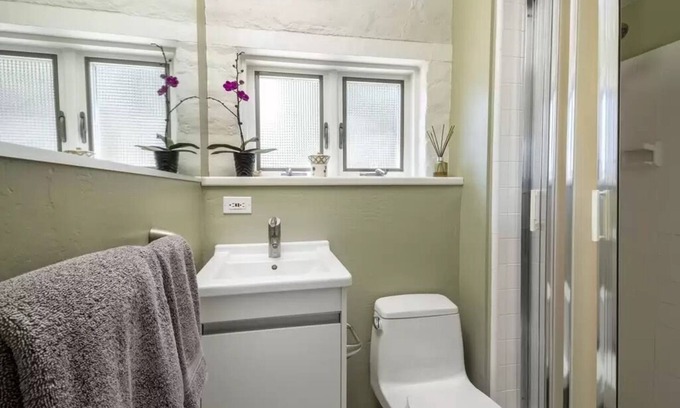 Mission Canyon Cabin | Tranquil 3 bedroom 2 bath house with Central AC