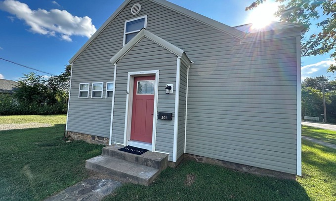 Mena House | Tranquil 3-bedroom house in Mena with WiFi, firepit