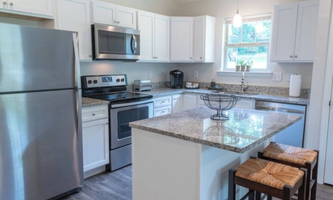 Lyman House | Tranquil 3-bedroom house in Duncan with WiFi access