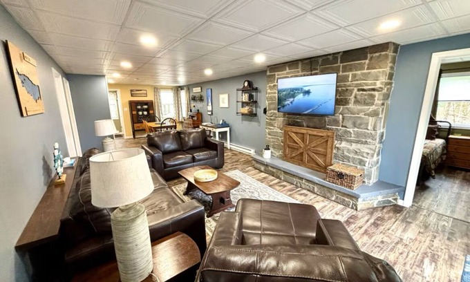 Blossvale Cottage | Tranquil 3-bedroom Sylvan Beach Cottage - Enjoy 10% off stays of 7 nights+