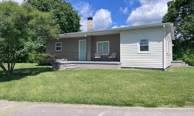 Lenoir City House | Tranquil 3-bedroom house in Lenoir City.