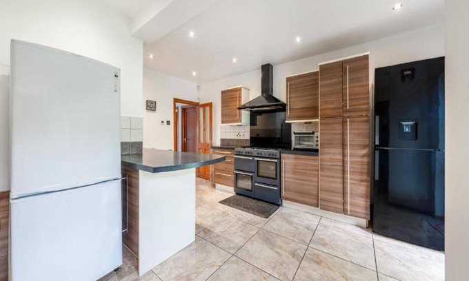 High Barnet House | Tranquil and Lovely 5 bed House in Barnet