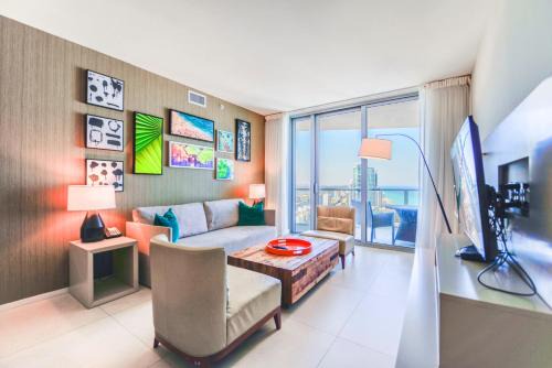 Hollywood South Central Beach Apartment | Tranquil Beachfront Retreat w Panoramic Views