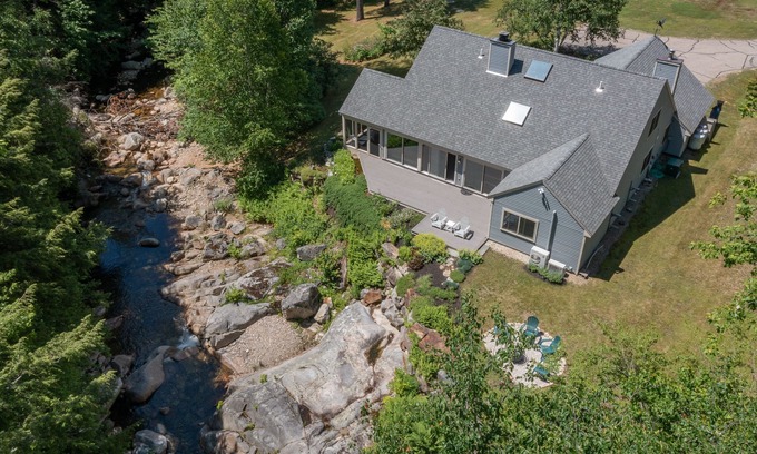 Thornton House | Tranquil Brookside Retreat in The Whites with A/C, WiFi
