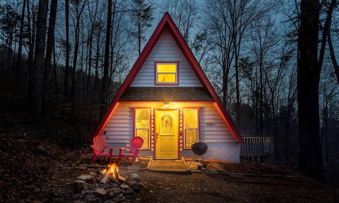 Flintstone House | Tranquil chalet with private hot tub, washer/dryer & central AC - near downtown