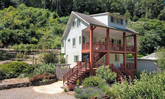 Point Reyes Station House | Tranquil & charming 2-bedroom home & WiFi in Inverness next to National Seashore