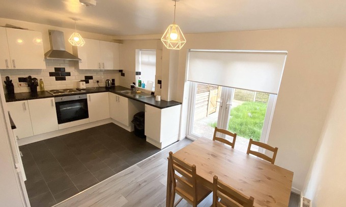 Atherton House | Tranquil Charming Stay