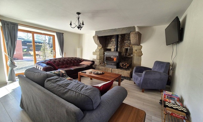 Mael-Carhaix Cottage | Tranquil Cottage, Maël-Carhaix