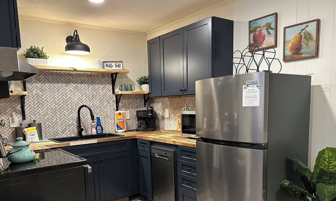 Gatlinburg - Pigeon Forge Cottage | Tranquil Creekside Cottage with Pool, Wi-Fi, Creek, Hot TubnSmall Dogs Ok
