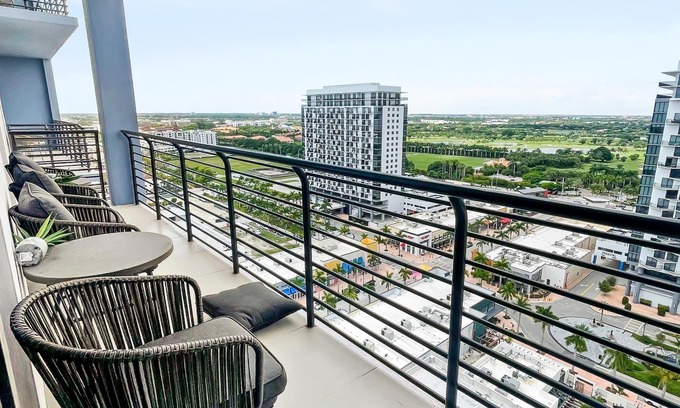 Doral Condo | Tranquil Doral Retreat: Spacious Gem