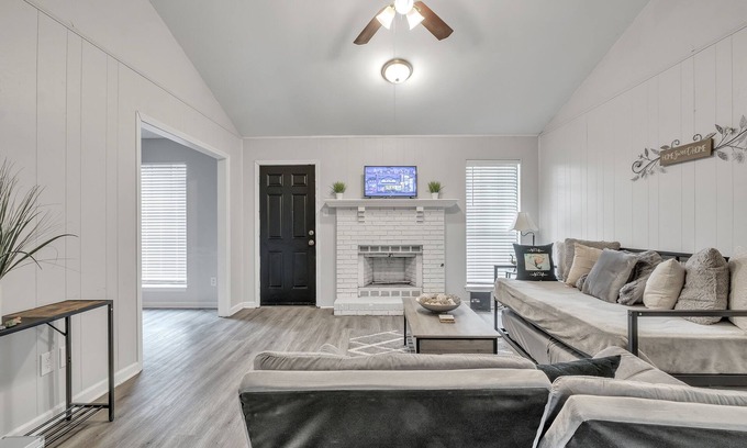 North Little Rock House | Tranquil Escape (3-Bedroom Home) - Handicap accessible - Pets Allowed by RedAwning