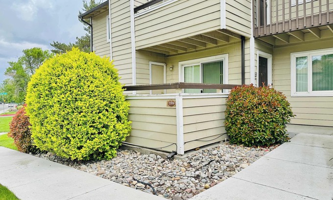 Reno/Tahoe Airport Apartment | Tranquil Green Hideaway