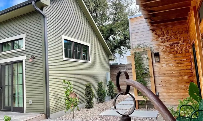 Govalle Apartment | Tranquil Guesthouse in East Austin w/Patio