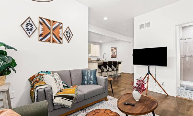 Detroit Apartment | Tranquil Haven Retreat