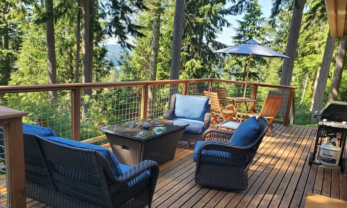 Oak Harbor House | Tranquil home in Cornet Bay. Minutes to Deception Pass, beach, & hiking trails.