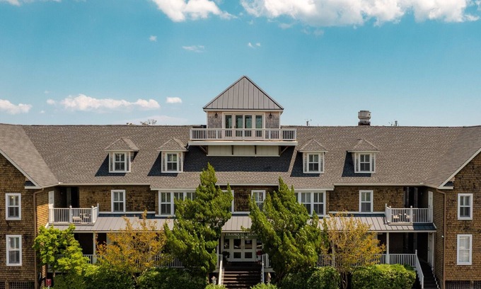 Historic Downtown Manteo Hotel | Tranquil House Inn