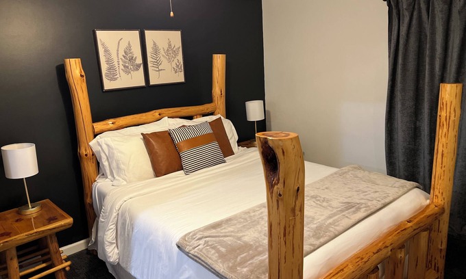 Laurium House | Tranquil house with AC in charming Calumet
