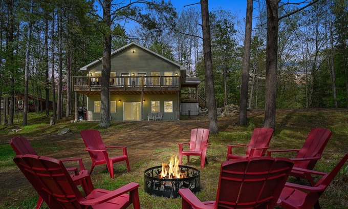 Eagle River House | Tranquil Lakefront Oasis - Fire Pit, Fishing, BBQ