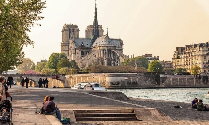 Saint-Victor Apartment | TRANQUIL LUXURY LIVING NEAR NOTRE DAME: RUE DES BOULANGERS, PARISIAN ICON